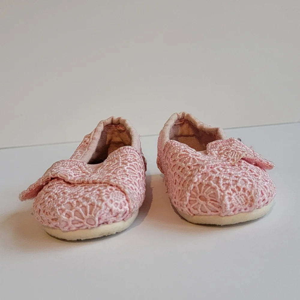 Toms Baby Shoes Size 5 flats pink lace leather insole excellent baby girl shoes